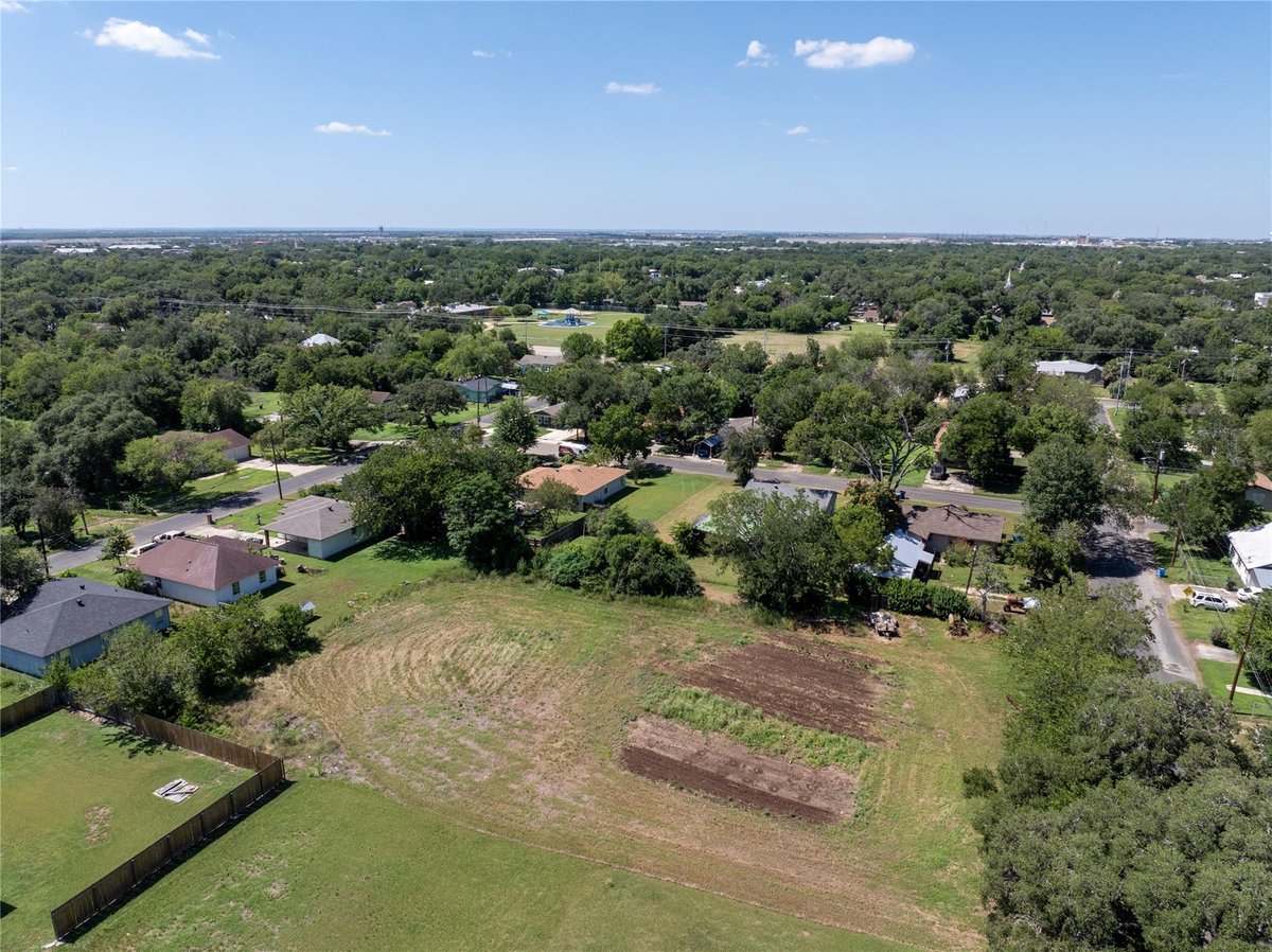 View 761 Mitchell Ave in West #1 761 Mitchell Ave - property photo 1 - Luxury lot in West #1, Seguin, TX