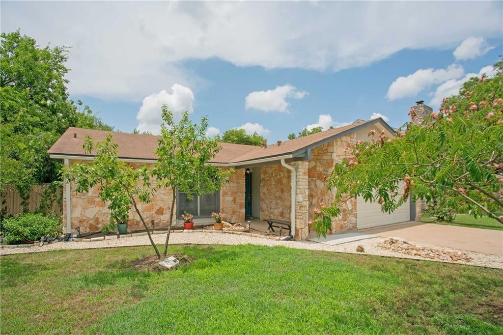 View 7610 Galveston Ln in Southampton Sec 01 7610 Galveston Ln - front exterior - Luxury home in Southampton Sec 01, Austin, TX