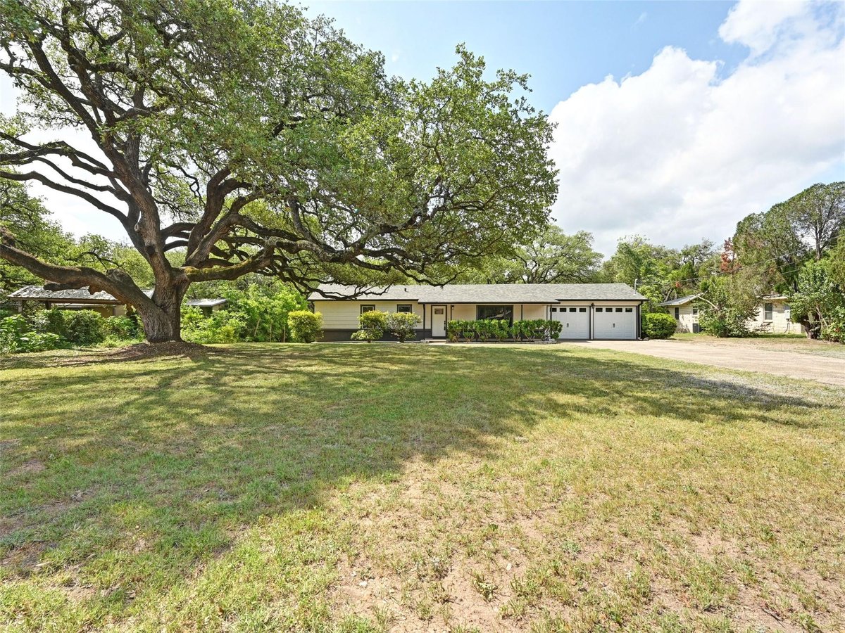 Primary bedroom at 7611 Oak Hedge Pl - 3 bed 2 bath home