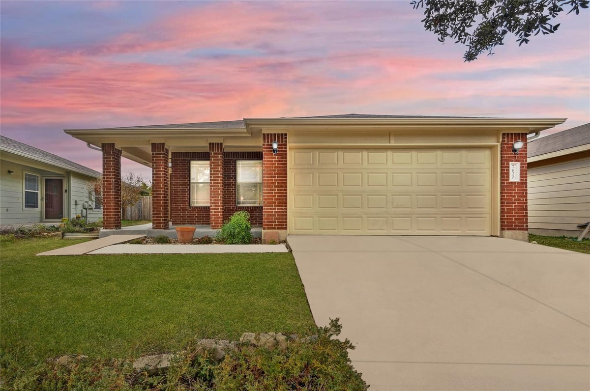 View 7620 Cayenne LN in Austin 7620 Cayenne LN - property photo 1 - Luxury home in Austin, Austin, TX