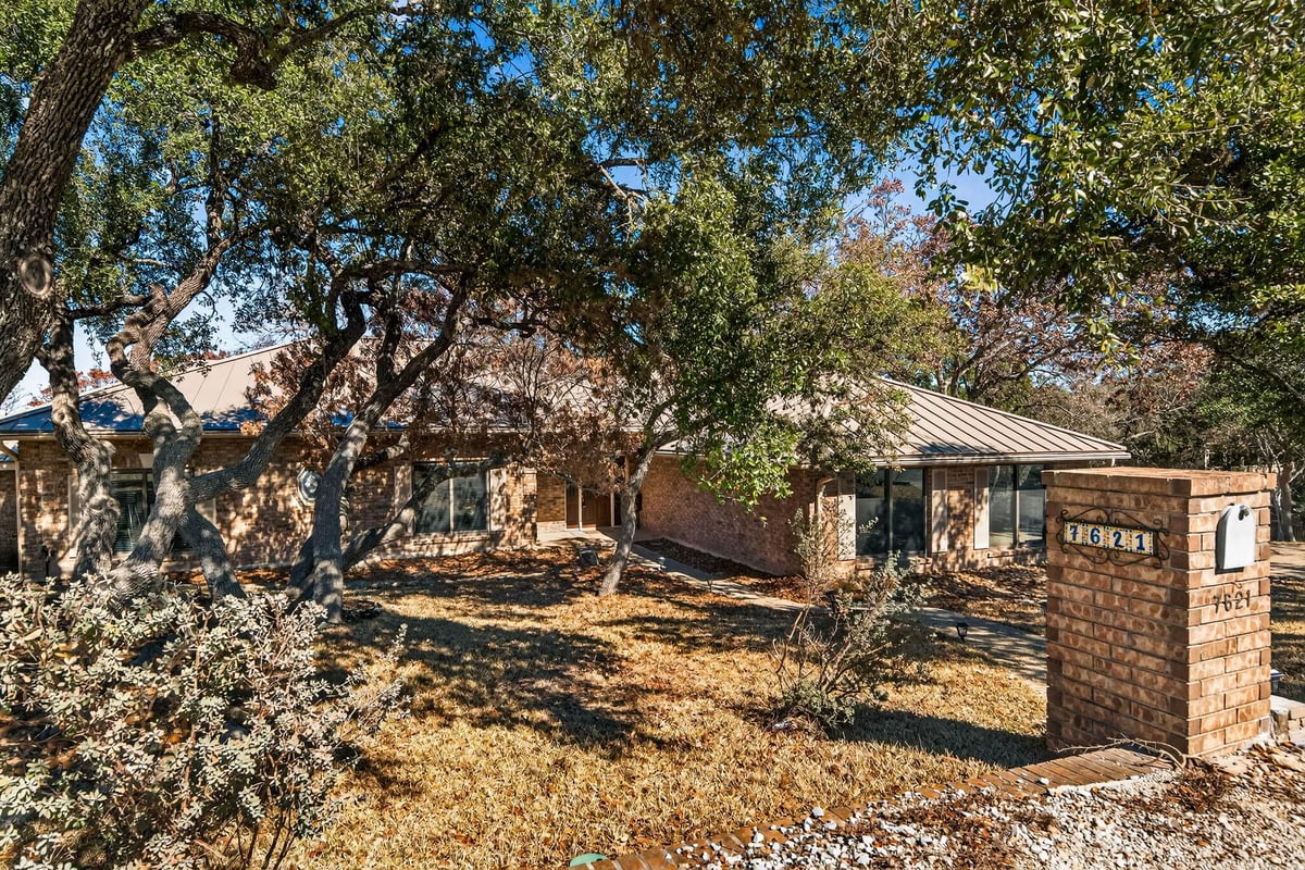 View 7621 Dietz Elkhorn RD in Fair Oaks Ranch Bexar Cnty Un 7621 Dietz Elkhorn RD - front exterior - Luxury home in Fair Oaks Ranch Bexar Cnty Un, Boerne, TX