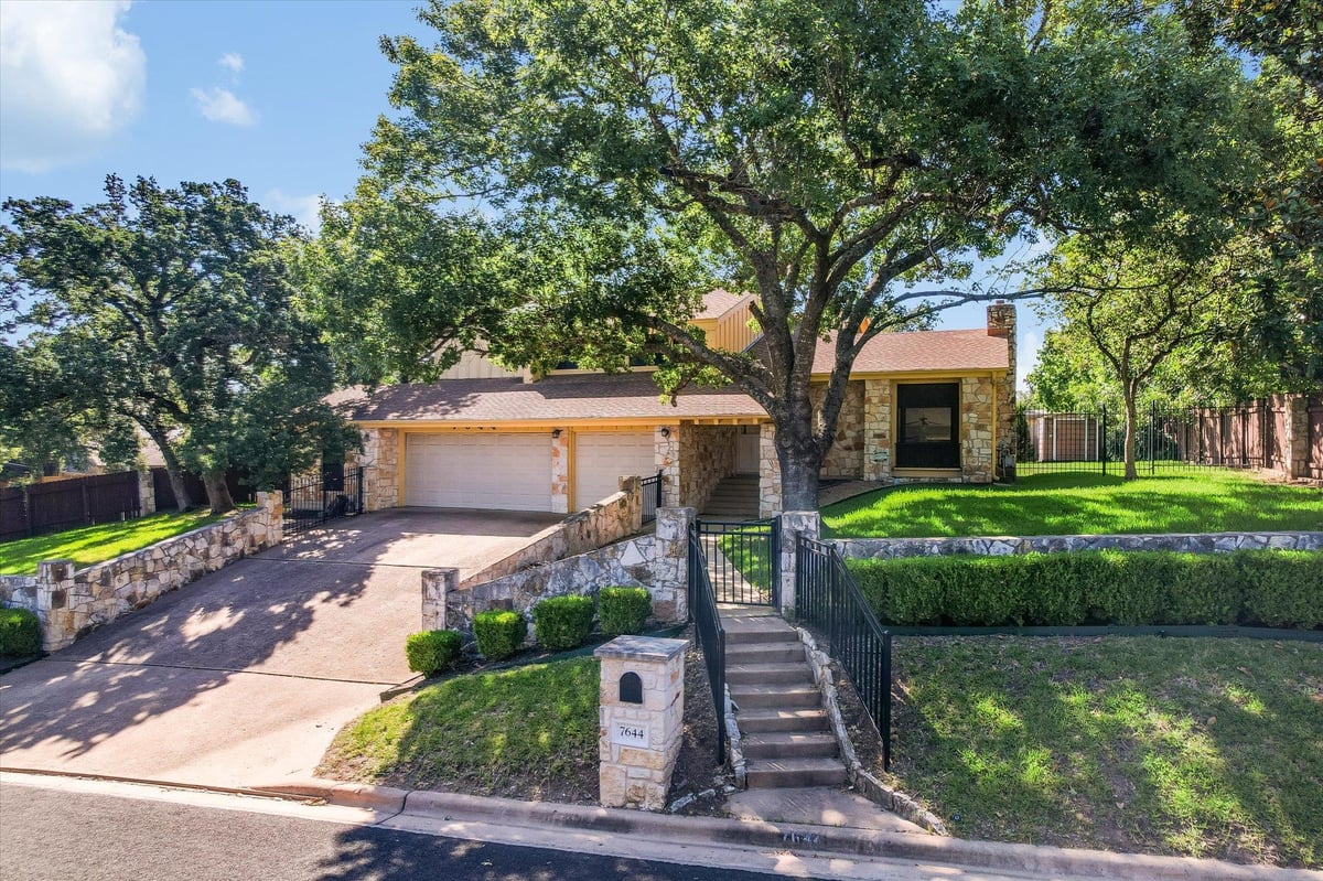 View 7644 Parkview Cir in Vista West 03 7644 Parkview Cir - property photo 1 - Luxury home in Vista West 03, Austin, TX