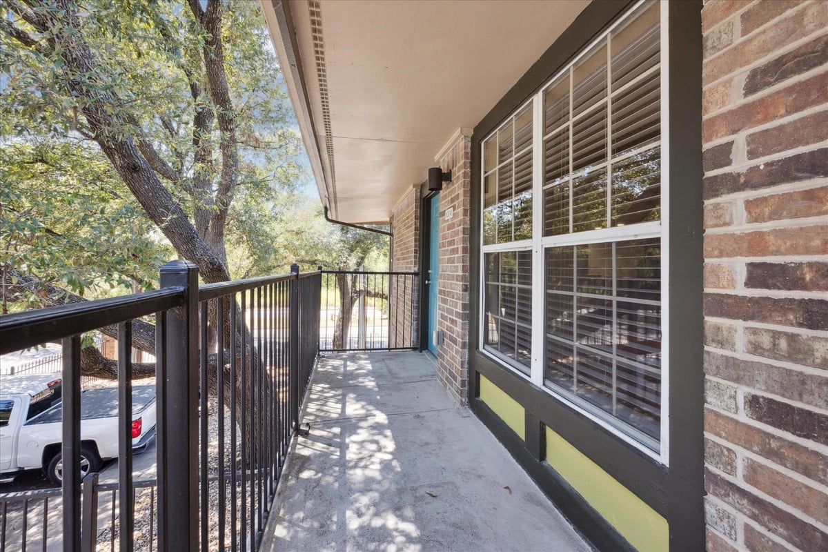 View 7685 Northcross Dr Unit #1024 in Allandale The 7685 Northcross Dr Unit #1024 - front exterior - Luxury home in Allandale The, Austin, TX