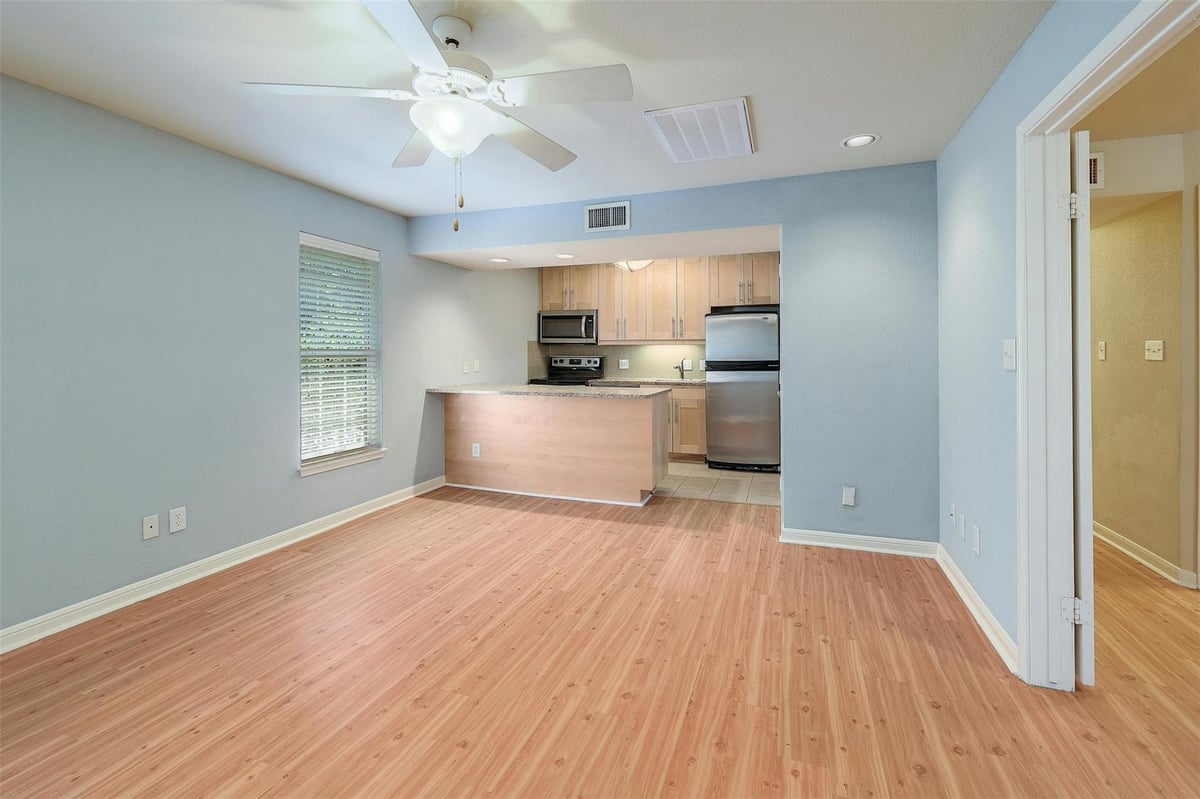 View 7685 Northcross Dr Unit #524 in Allandale The 7685 Northcross Dr Unit #524 - front exterior - Luxury home in Allandale The, Austin, TX