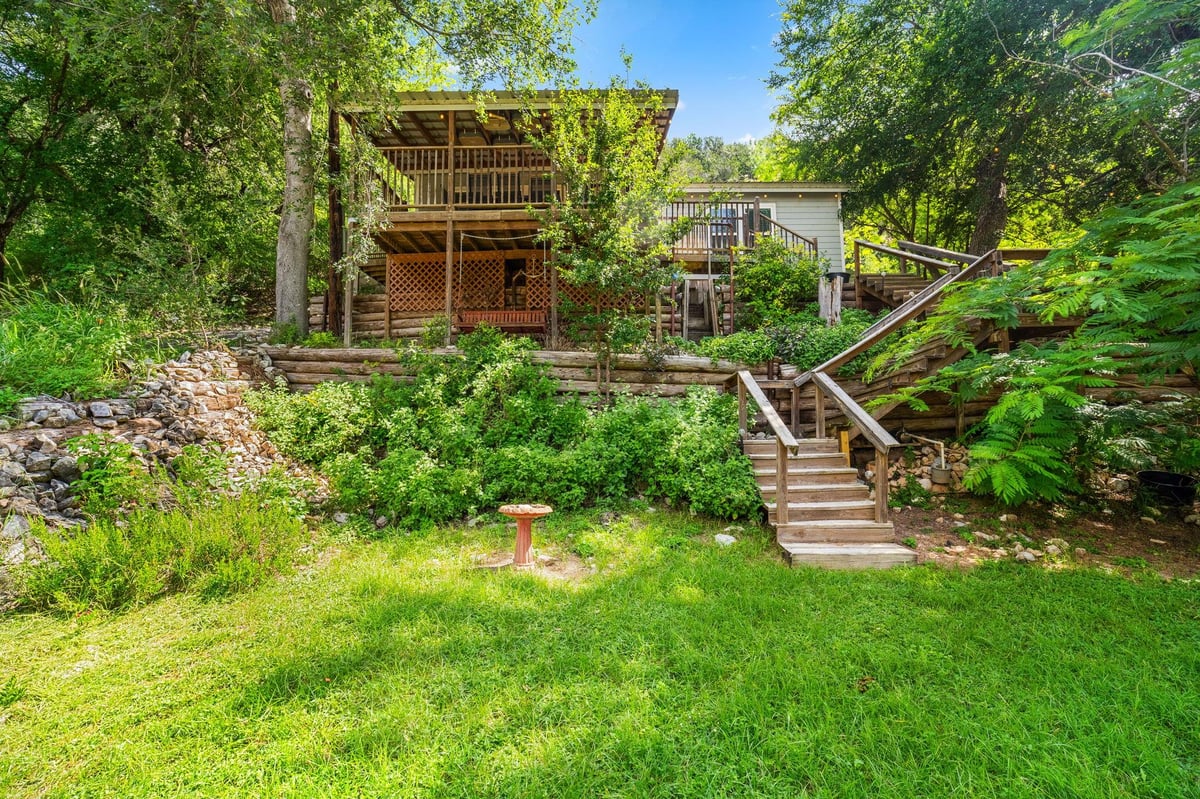 View 770 N River RD in THOMAS R STIFF 770 N River RD - front exterior - Luxury home in THOMAS R STIFF, Lampasas, TX