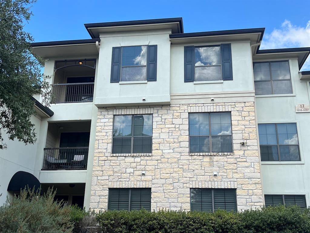 View 7701 Rialto BLVD Unit #1232 in Vista Hills Condo 7701 Rialto BLVD Unit #1232 - property photo 1 - Luxury home in Vista Hills Condo, Austin, TX