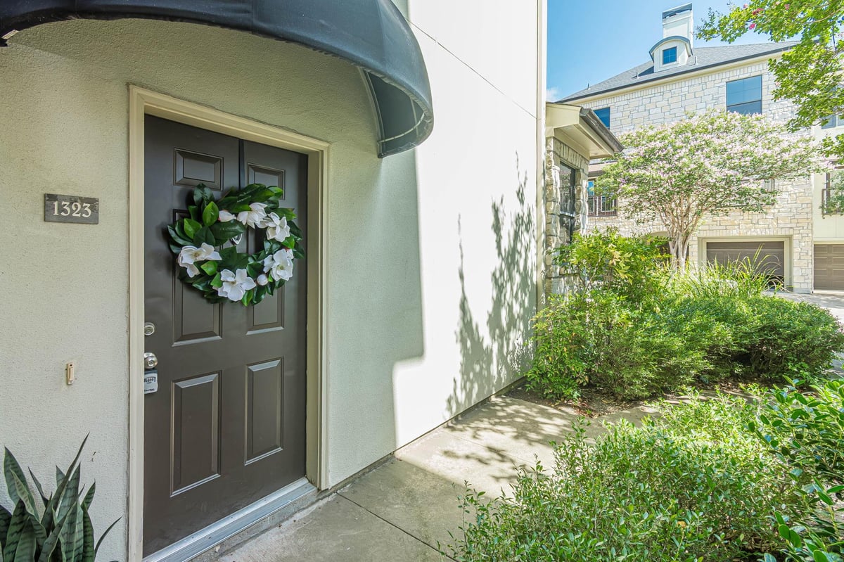 View 7701 Rialto BLVD Unit #1323 in Vista Hills Condo 7701 Rialto BLVD Unit #1323 - property photo 1 - Luxury home in Vista Hills Condo, Austin, TX
