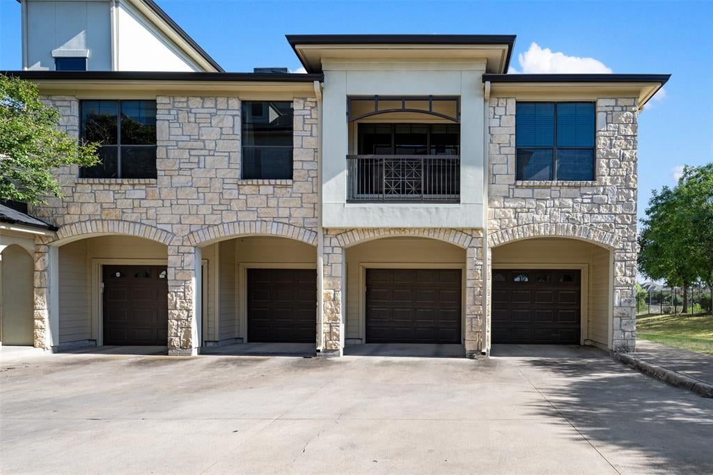 View 7701 Rialto BLVD Unit #625 in Vista Hills Condo 7701 Rialto BLVD Unit #625 - front exterior - Luxury home in Vista Hills Condo, Austin, TX
