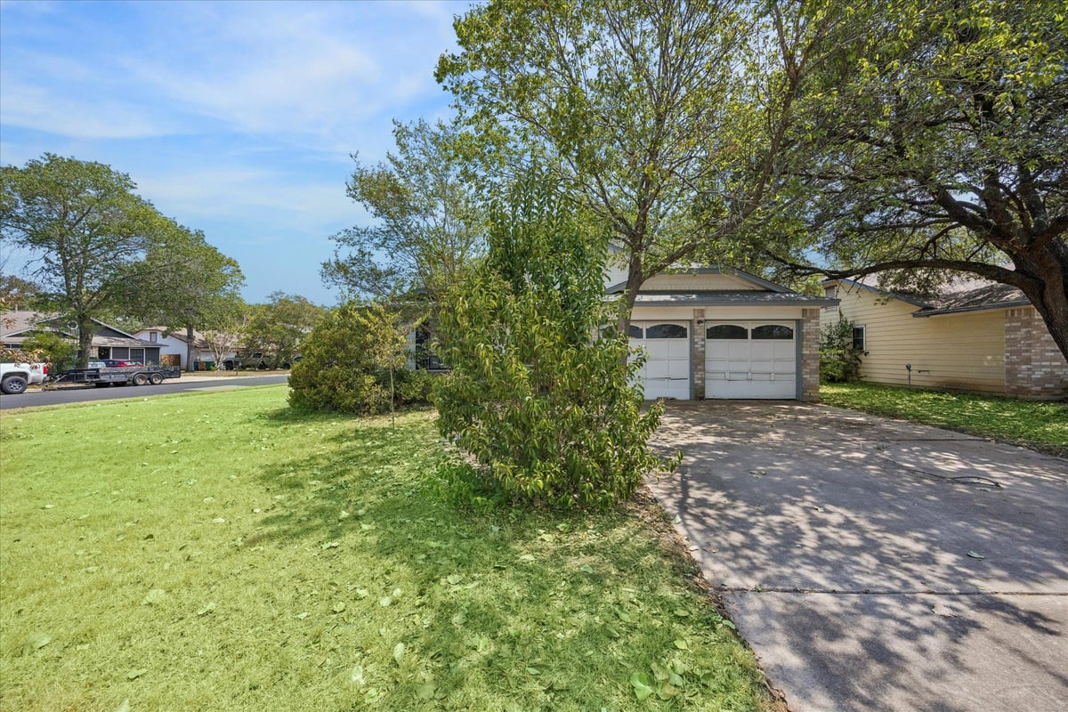 View 7701 Wakefield DR in Woodstone Village Sec 03 7701 Wakefield DR - property photo 1 - Luxury home in Woodstone Village Sec 03, Austin, TX