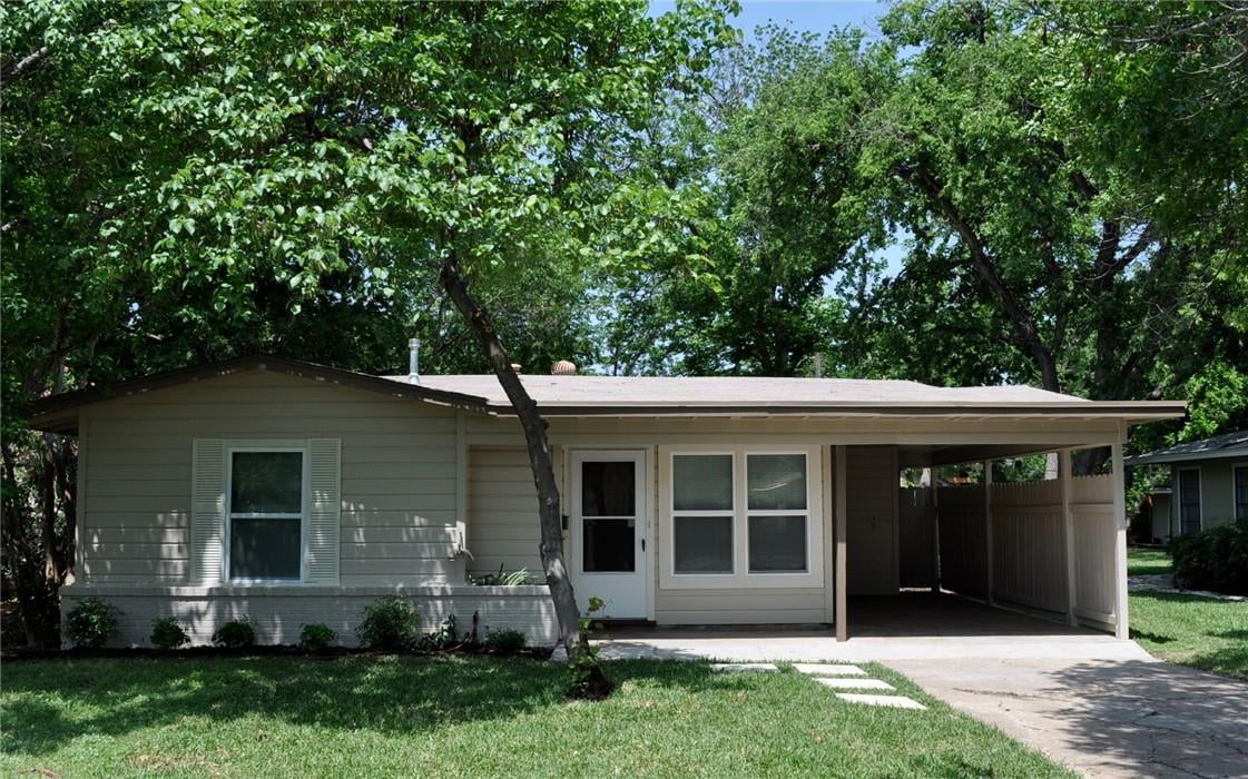 View 7702 Rutgers Ave in Crestview Add Sec 09 7702 Rutgers Ave - property photo 1 - Luxury home in Crestview Add Sec 09, Austin, TX