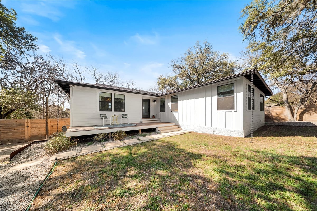 View 7702 Wynne LN in Brownleaf Estates 7702 Wynne LN - property photo 1 - Luxury home in Brownleaf Estates, Austin, TX