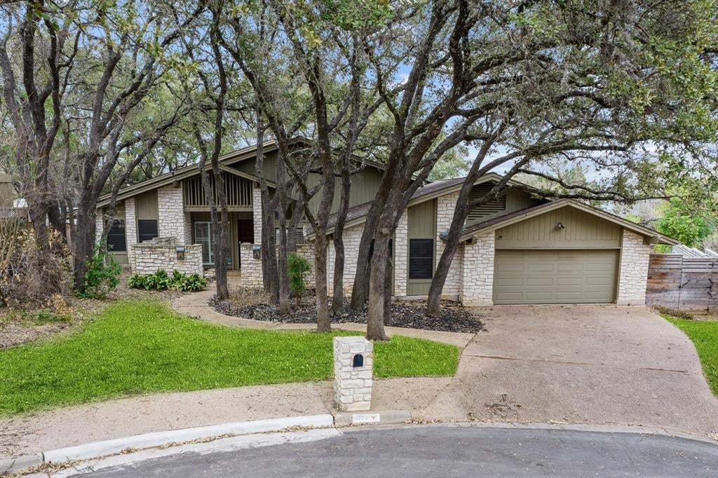View 7703 Merrybrook CIR in Green Trails Estates Resub 7703 Merrybrook CIR - property photo 1 - Luxury home in Green Trails Estates Resub, Austin, TX