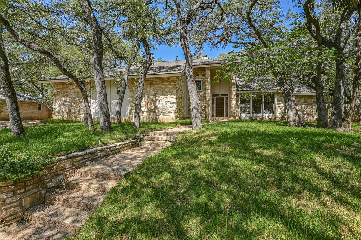 View 7704 Bramblewood CIR in Green Trails Estates Resub 7704 Bramblewood CIR - property photo 1 - Luxury home in Green Trails Estates Resub, Austin, TX