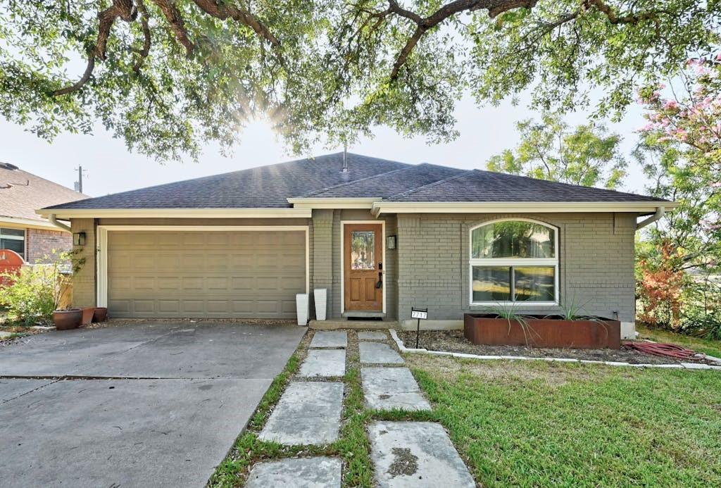 View 7717 Ponoma TRL in Beckett Meadows Sec 01 7717 Ponoma TRL - property photo 1 - Luxury home in Beckett Meadows Sec 01, Austin, TX