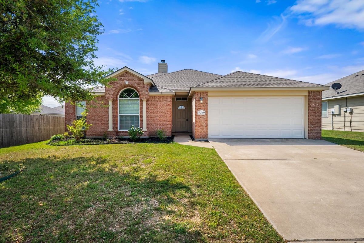 Living area at 7719 Fieldstone Dr - 4 bed 2 bath home