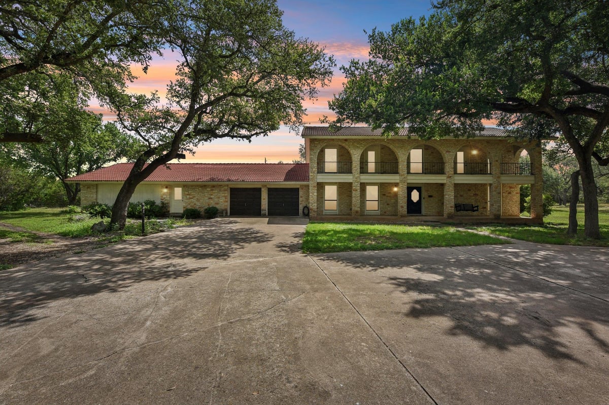 7780 Old 195 RD - front exterior - Luxury home in Pecan Branch Estates, Florence, TX