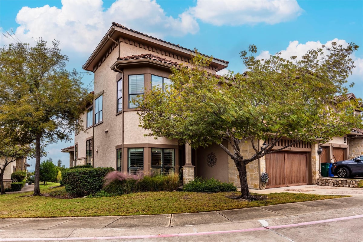 View 7800 Southwest PKWY Unit #1610 in Escondera Condo Amd 7800 Southwest PKWY Unit #1610 - front exterior - Luxury home in Escondera Condo Amd, Austin, TX