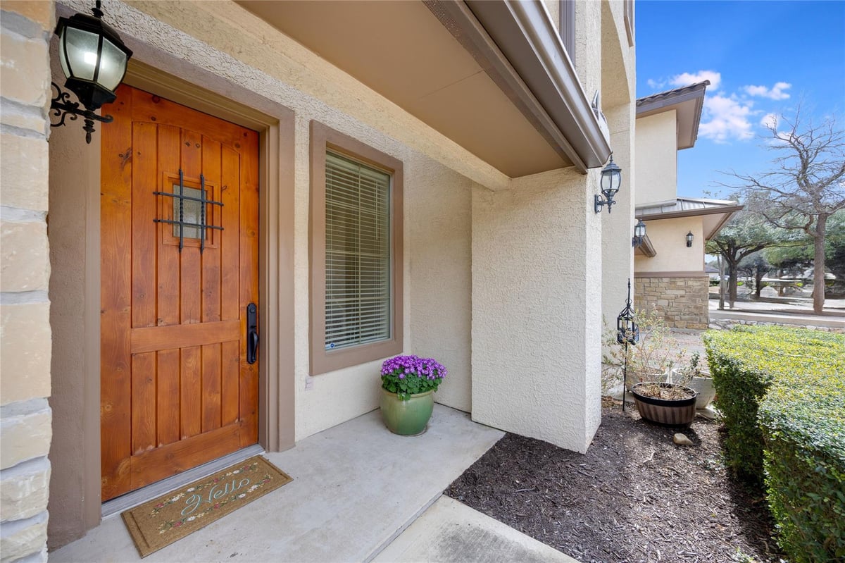 Living area at 7800 Southwest Pkwy Unit #412 - 3 bed 2 bath home