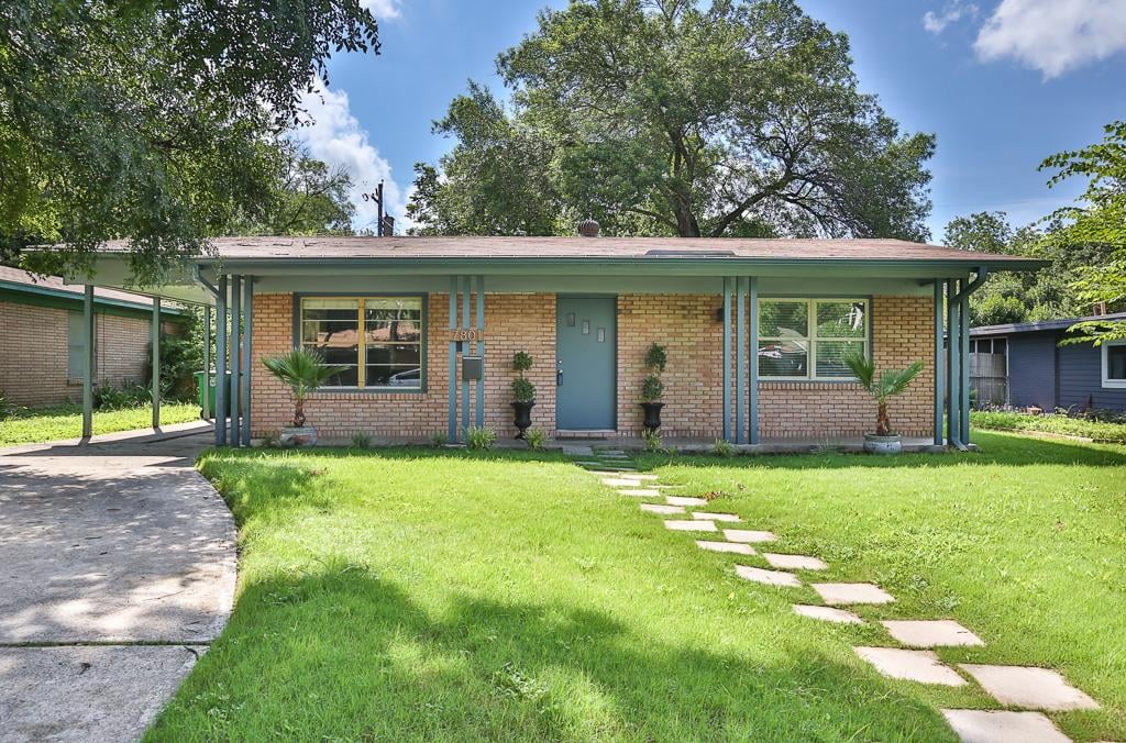 View 7801 Northwest Dr in Northwest Village Add 7801 Northwest Dr - front exterior - Luxury home in Northwest Village Add, Austin, TX