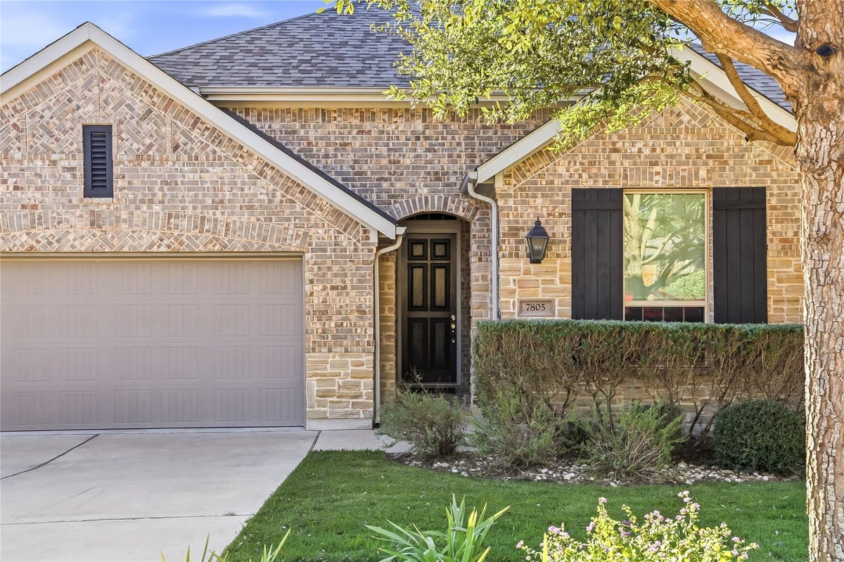 Living area at 7805 Turnback Ledge Trl - 4 bed 2 bath home