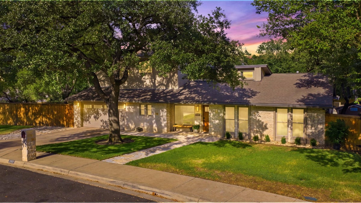 7807 Chimney CORS - property photo 1 - Luxury home in Green Trails Estates Resub, Austin, TX