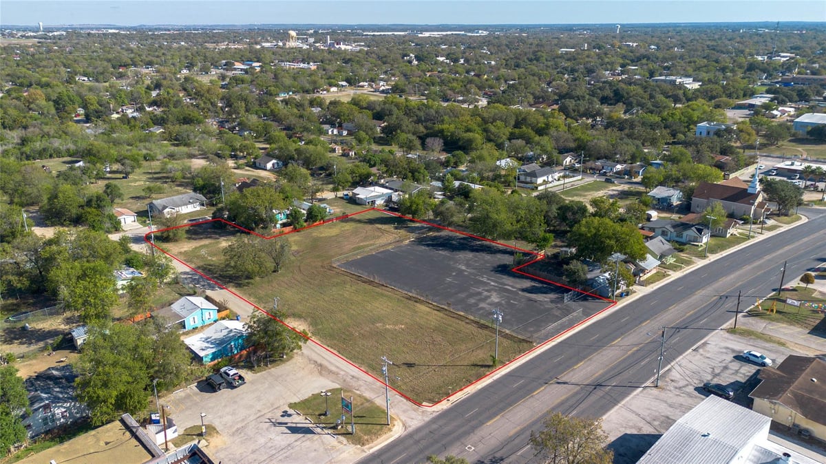 View 784 W Court St in West #1 784 W Court St - front exterior - Luxury home in West #1, Seguin, TX
