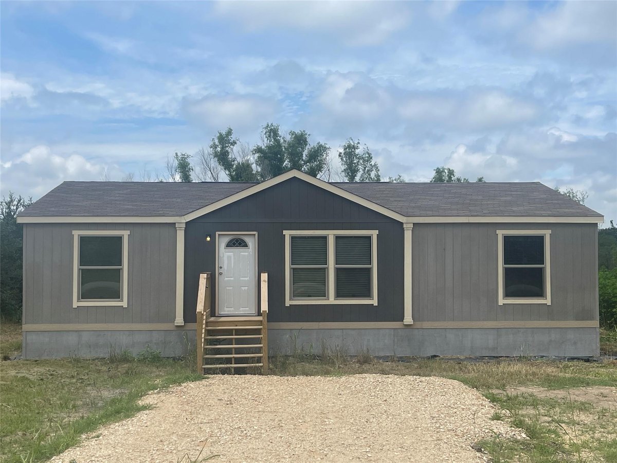 7855 Taylorsville RD - front exterior - Luxury home in Windmill Hollow, Dale, TX