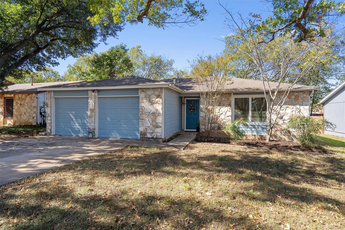 View 7900 Clydesdale DR in Southampton Sec 3-a 7900 Clydesdale DR - front exterior - Luxury home in Southampton Sec 3-a, Austin, TX