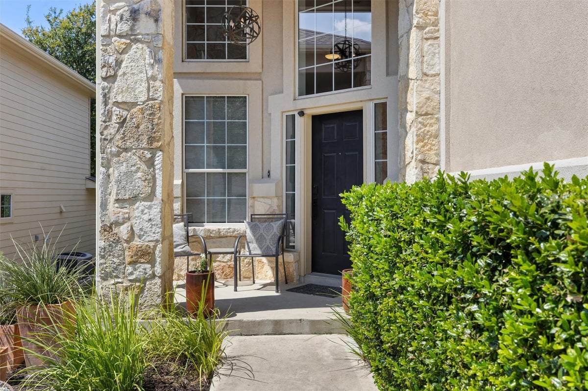 Living area at 7901 Southwest Pkwy Unit #4 - 3 bed 2 bath home