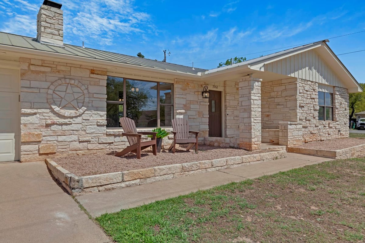 View 7902 Bar K Ranch Rd in Bar-K Ranches 09 7902 Bar K Ranch Rd - front exterior - Luxury home in Bar-K Ranches 09, Lago Vista, TX