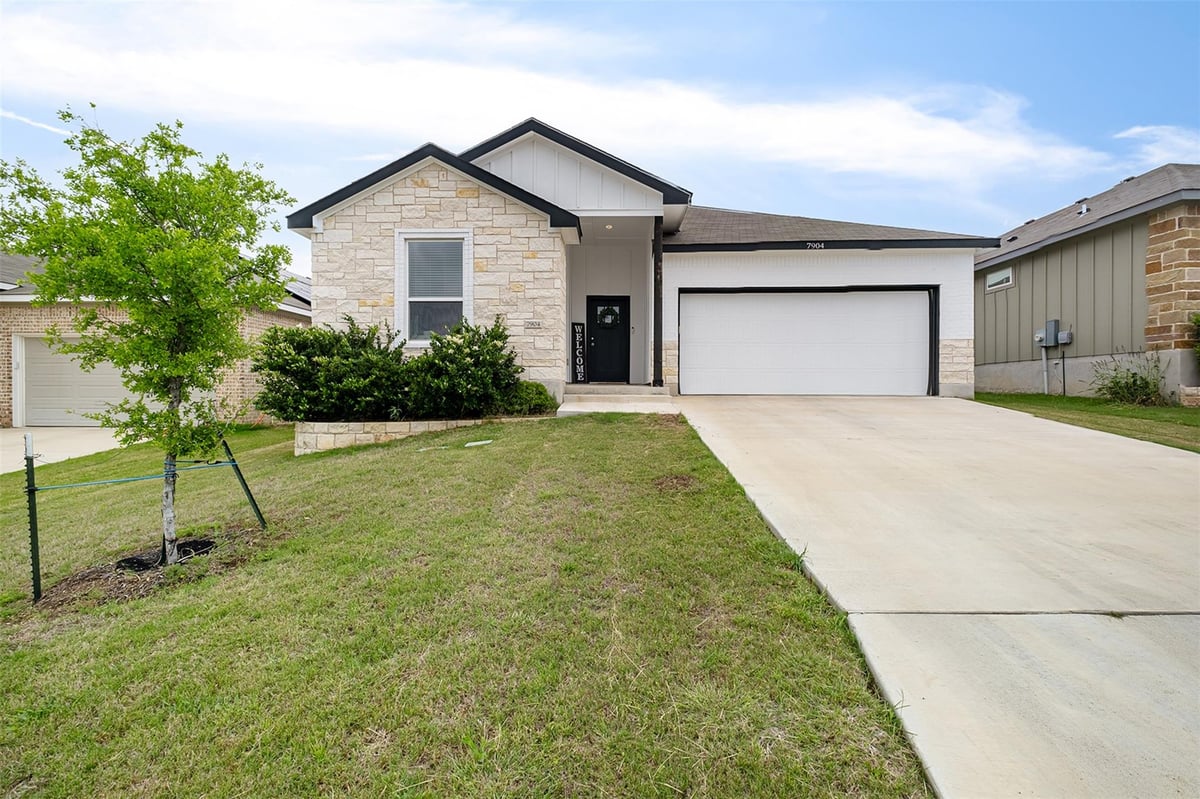View 7904 McCulloch Rd in Reserve/Pea Rdg Ph I 7904 McCulloch Rd - front exterior - Luxury home in Reserve/Pea Rdg Ph I, Temple, TX