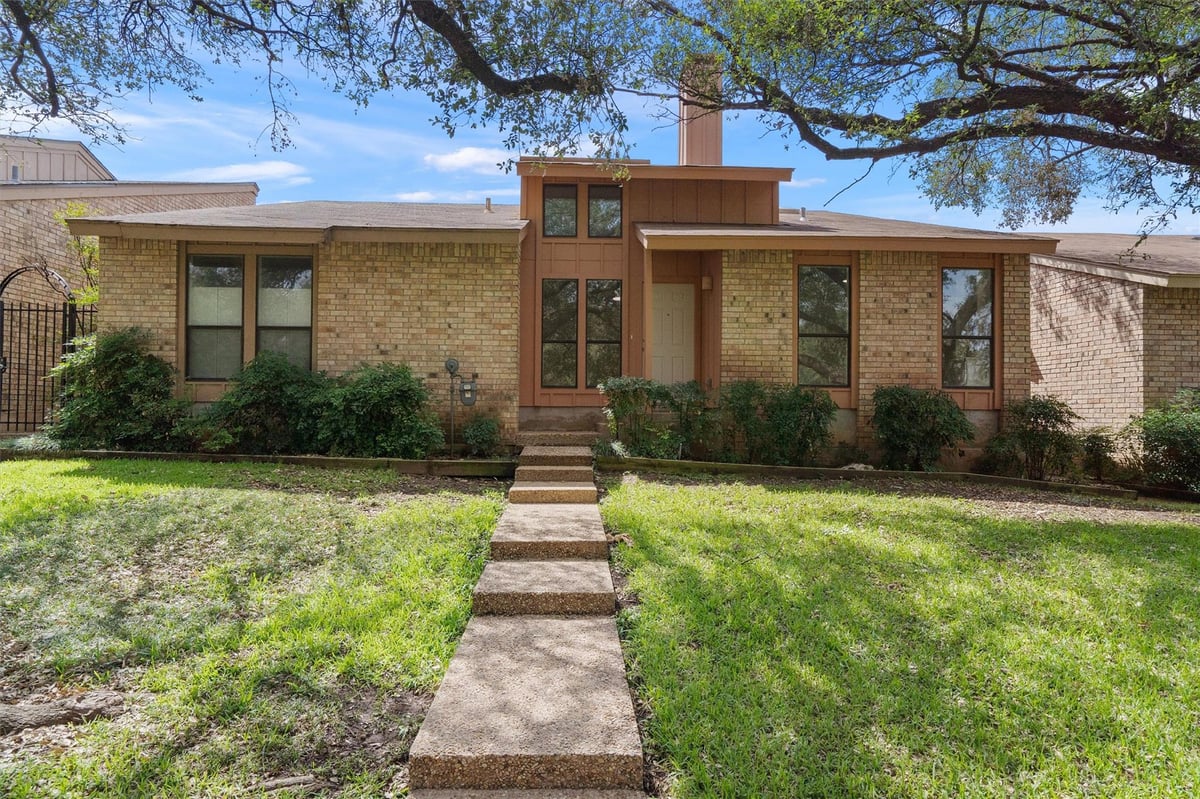 View 7907 Tealwood TRL in Trails Ph 01B 7907 Tealwood TRL - property photo 1 - Luxury home in Trails Ph 01B, Austin, TX