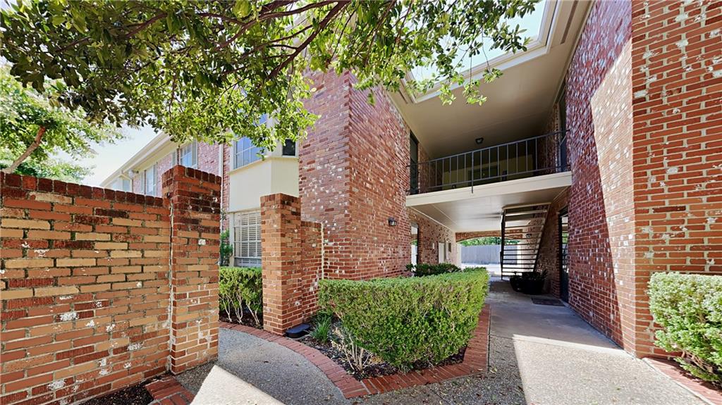 View 7920 Rockwood Ln Unit #224 in Royal Orleans North Condo Amd 7920 Rockwood Ln Unit #224 - front exterior - Luxury home in Royal Orleans North Condo Amd, Austin, TX