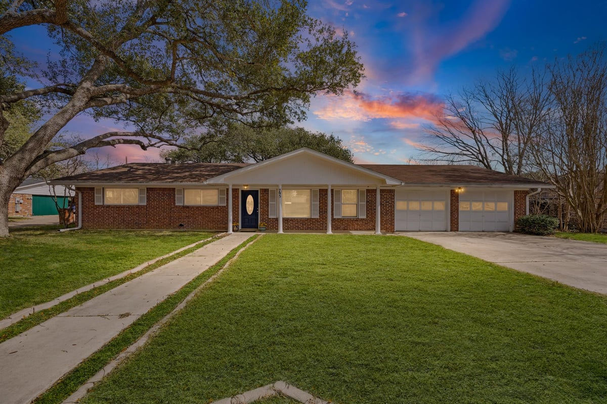 View 795 Vogel Dr in South Park Place 795 Vogel Dr - front exterior - Luxury home in South Park Place, Lockhart, TX