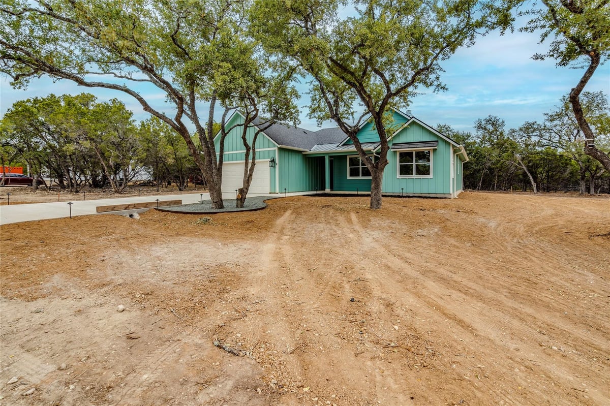 Kitchen at 8 Huisache Ln - 4 bed 2 bath home