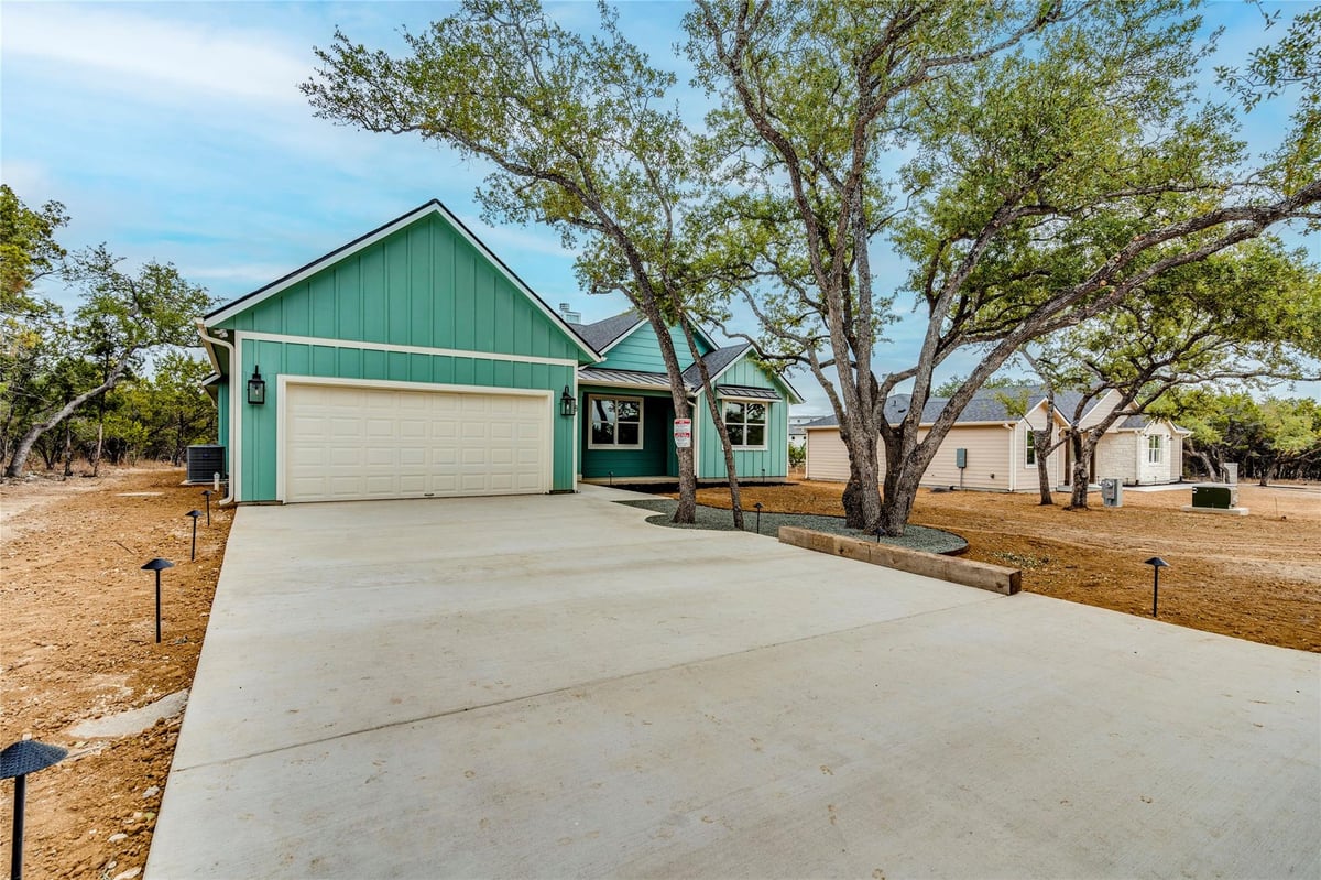 Primary bedroom at 8 Huisache Ln - 4 bed 2 bath home