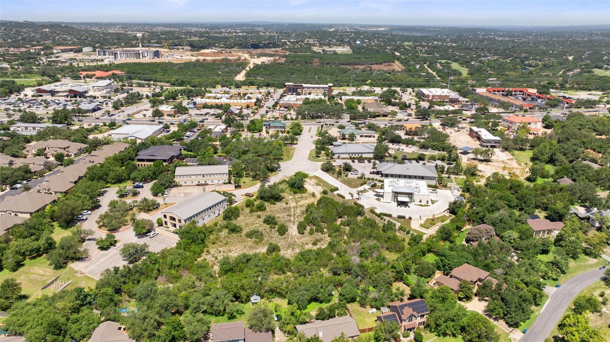 View 8 Lakeway Centre CT in Lakeway Centre 8 Lakeway Centre CT - property photo 1 - Luxury lot in Lakeway Centre, Lakeway, TX