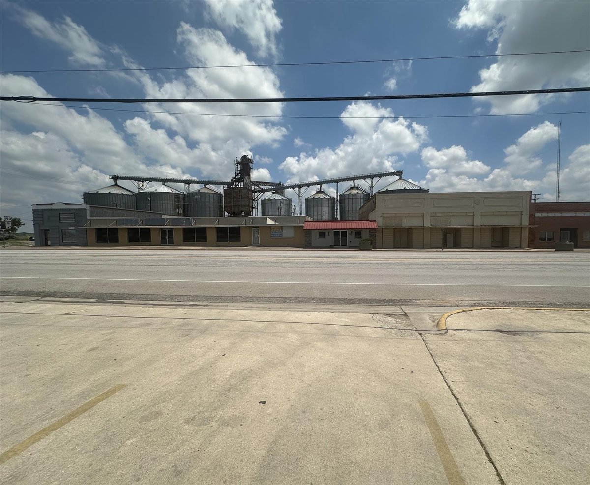 View 8 W Mesquite Ave in Rogers 8 W Mesquite Ave, photo 1 of 10, Rogers, Rogers, TX