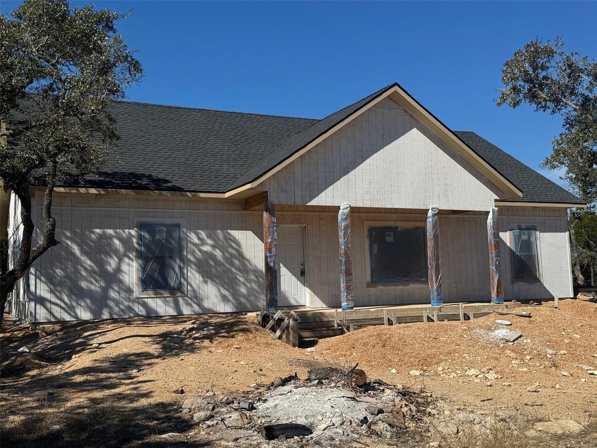 Living area at 80 Cheyenne Trl - 3 bed 2 bath home