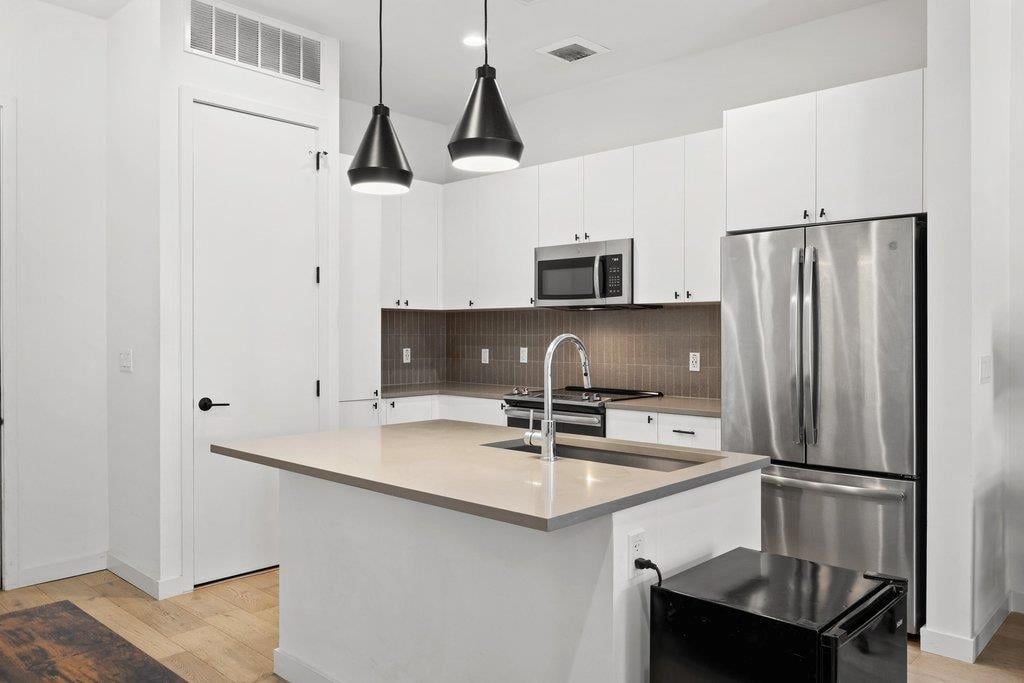 Primary bedroom at 800 Embassy Dr Unit #413 - 1 bed 1 bath home