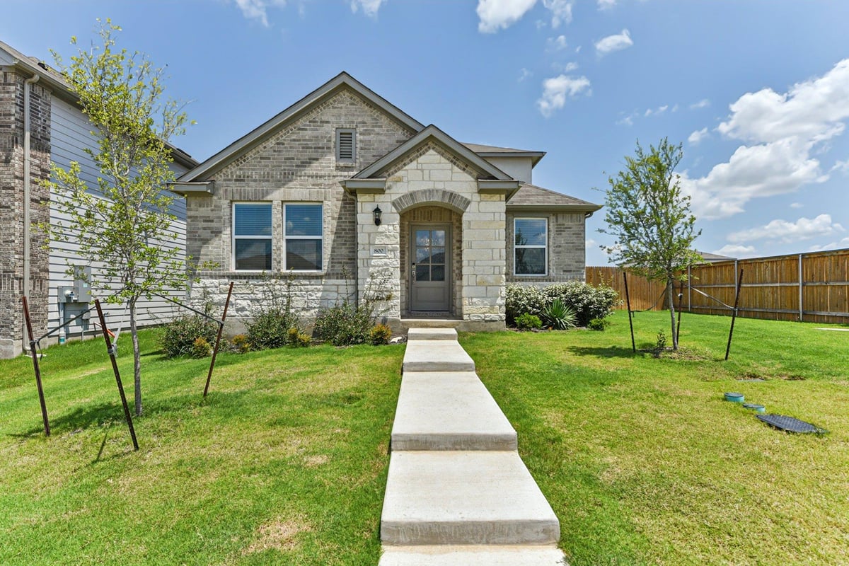 View 800 Long Run in Stonewall Ranch 800 Long Run - front exterior - Luxury home in Stonewall Ranch, Liberty Hill, TX