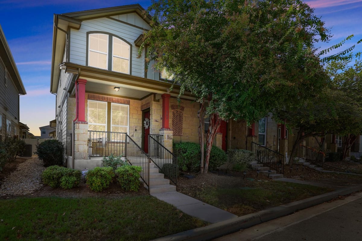 View 800 Lost Pines LN in Cedar Park Towncenter Sec 11 800 Lost Pines LN - property photo 1 - Luxury home in Cedar Park Towncenter Sec 11, Cedar Park, TX