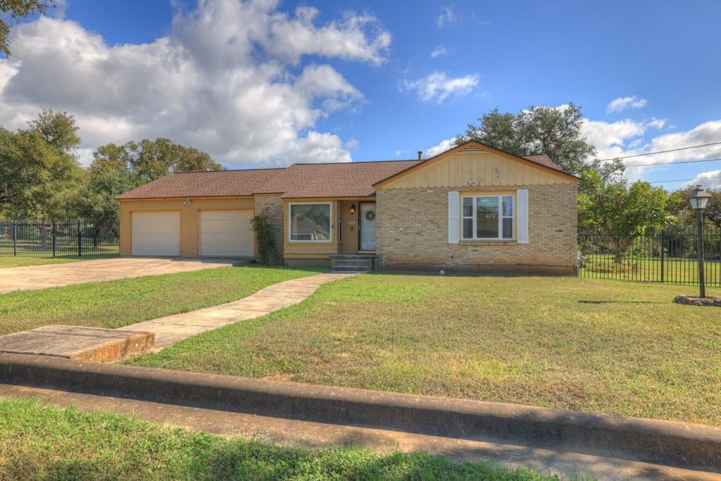 View 800 N Bishop St in Westover 800 N Bishop St - front exterior - Luxury home in Westover, San Marcos, TX
