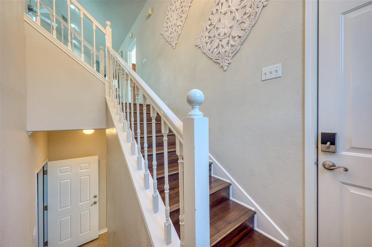 Primary bedroom at 800 Scenic Loop - 4 bed 3 bath home