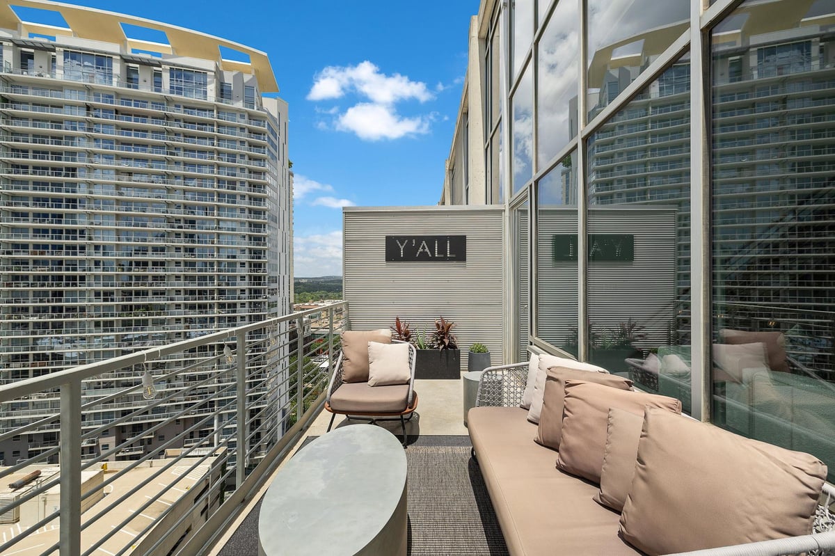 Living area at 800 W 5th St Unit #1209 - 2 bed 2 bath home