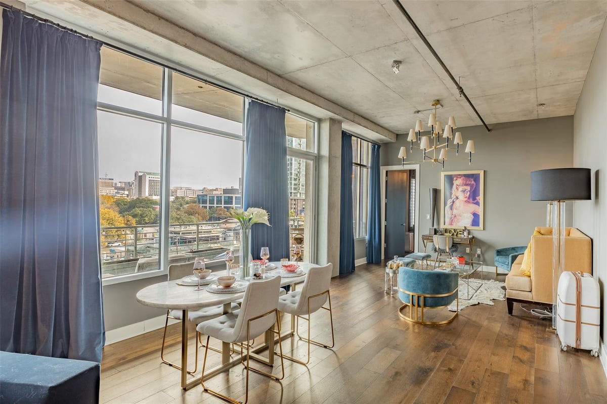 Living area at 800 W 5th St Unit #606 - 1 bed 1 bath home