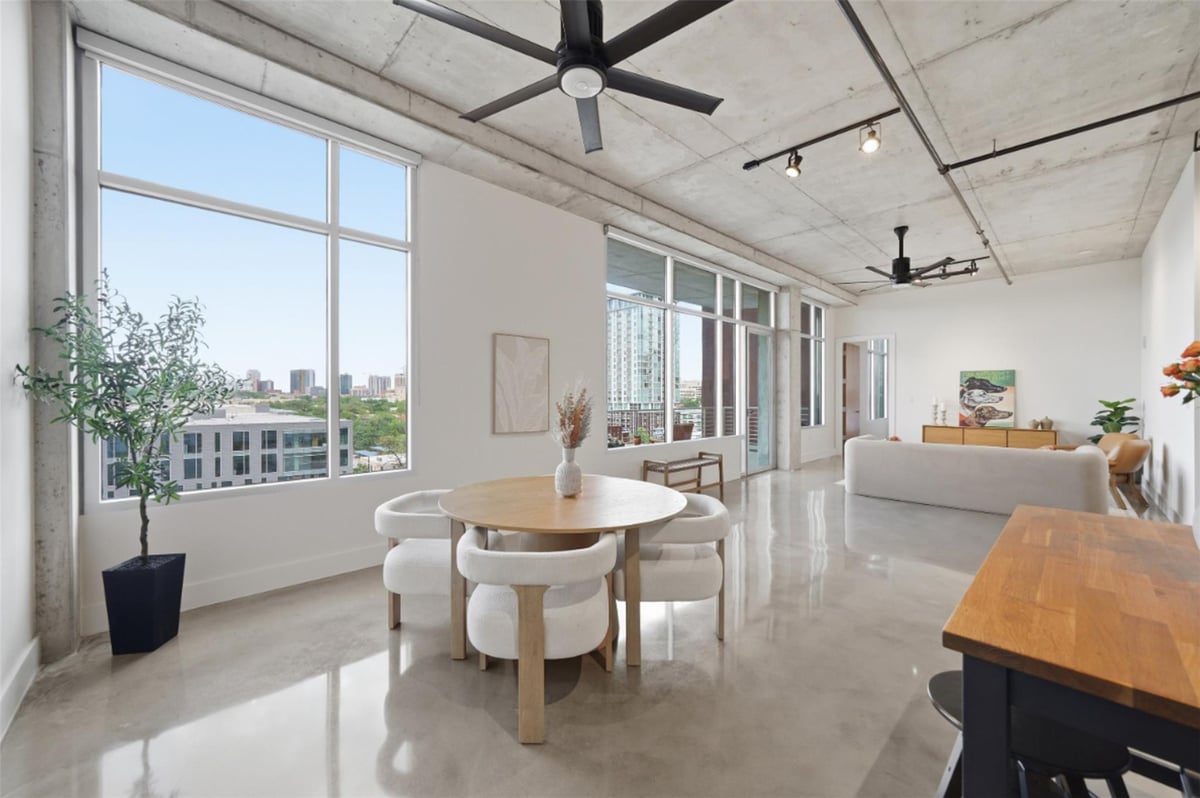 View 800 W 5th St Unit #906 in Austin City Lofts Amd 800 W 5th St Unit #906 - front exterior - Luxury home in Austin City Lofts Amd, Austin, TX