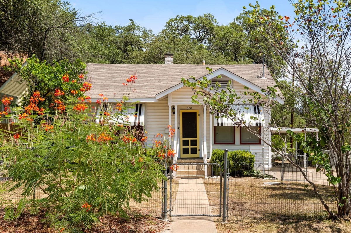 View 800 W Gibson ST in South Heights 800 W Gibson ST - property photo 1 - Luxury home in South Heights, Austin, TX