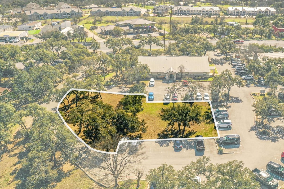 View 800 W Hwy 290 Unit #E in Arbor Center 800 W Hwy 290 Unit #E - front exterior - Luxury home in Arbor Center, Dripping Springs, TX