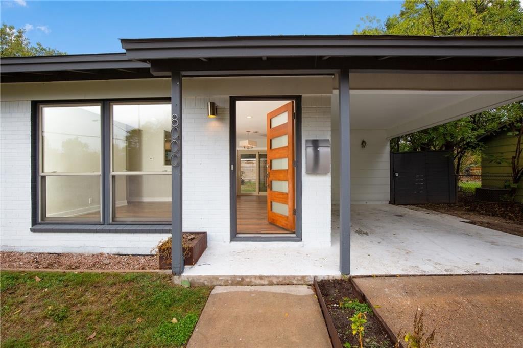 View 8000 Gault St in Sunset View Sec 01 8000 Gault St - front exterior - Luxury home in Sunset View Sec 01, Austin, TX